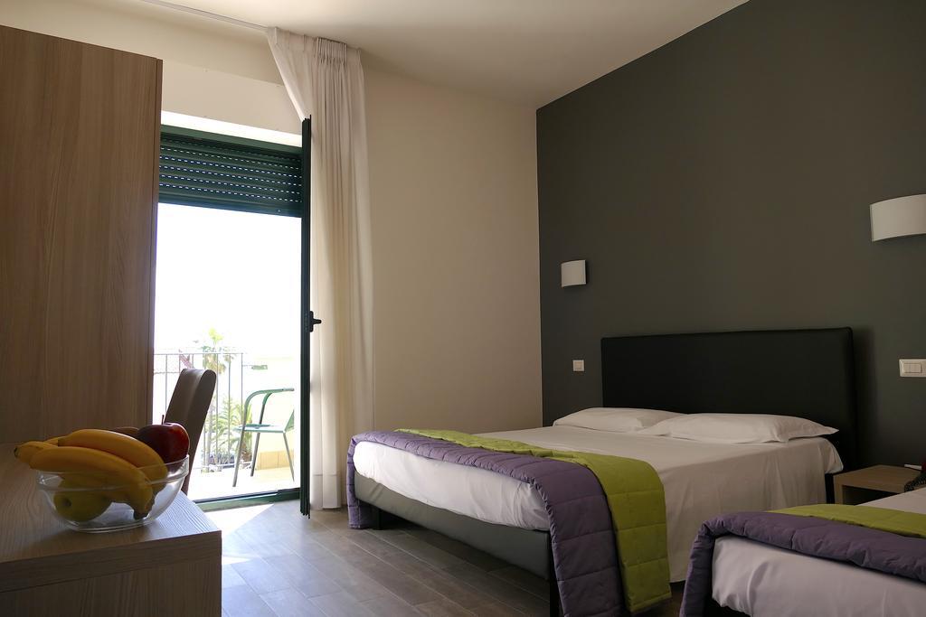 Hotel Desiree ซัน เบเนเดตโต เดล ตรอนโต ภายนอก รูปภาพ