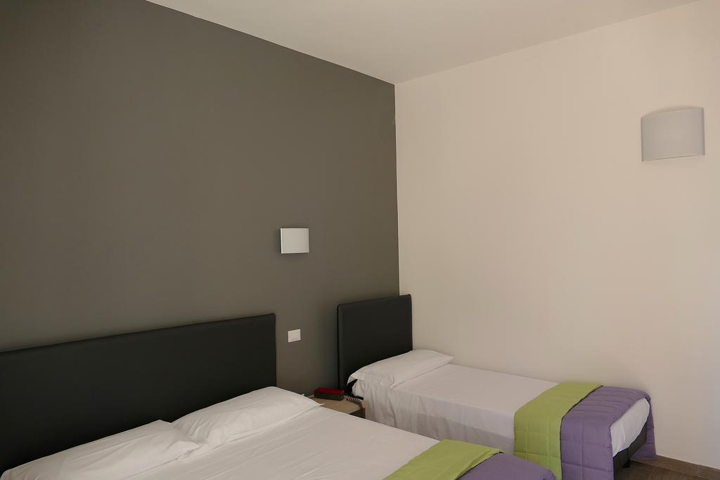 Hotel Desiree ซัน เบเนเดตโต เดล ตรอนโต ภายนอก รูปภาพ