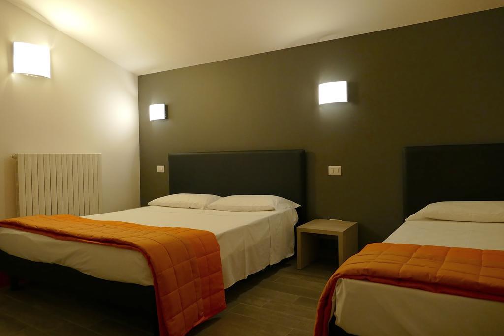 Hotel Desiree ซัน เบเนเดตโต เดล ตรอนโต ภายนอก รูปภาพ