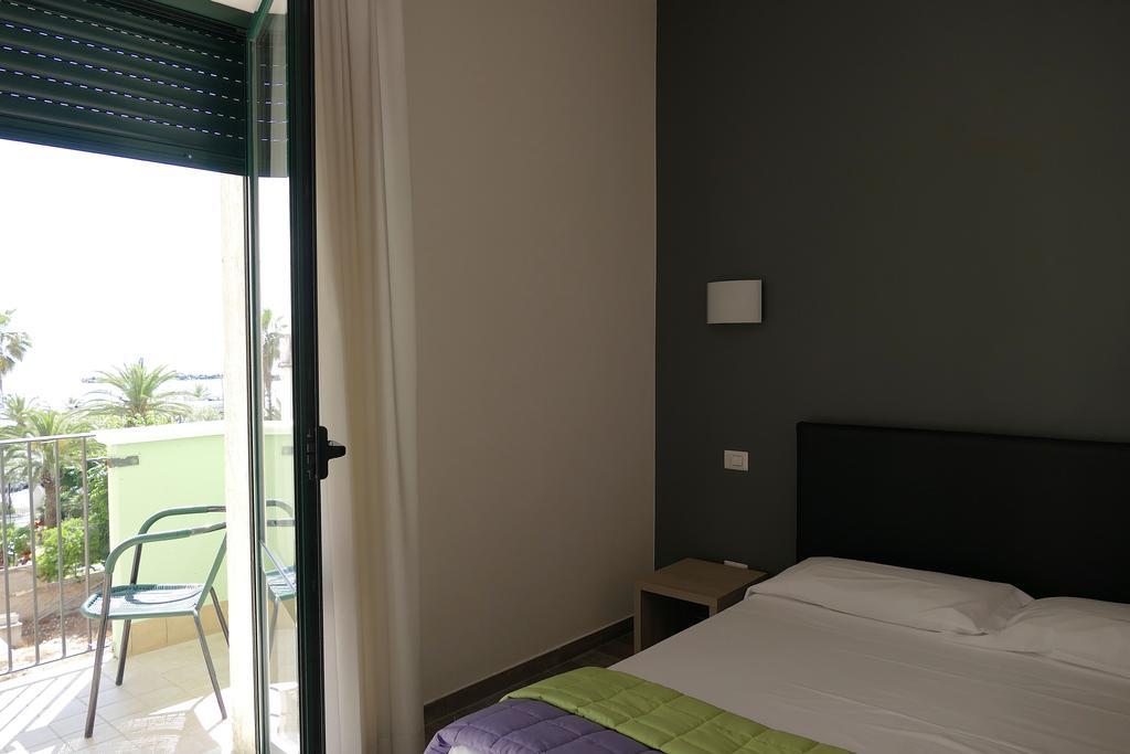 Hotel Desiree ซัน เบเนเดตโต เดล ตรอนโต ภายนอก รูปภาพ