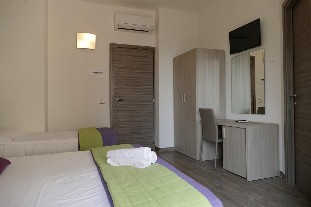 Hotel Desiree ซัน เบเนเดตโต เดล ตรอนโต ภายนอก รูปภาพ
