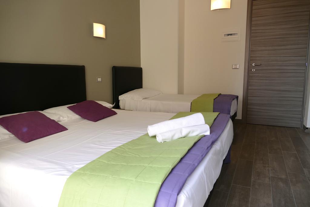 Hotel Desiree ซัน เบเนเดตโต เดล ตรอนโต ภายนอก รูปภาพ