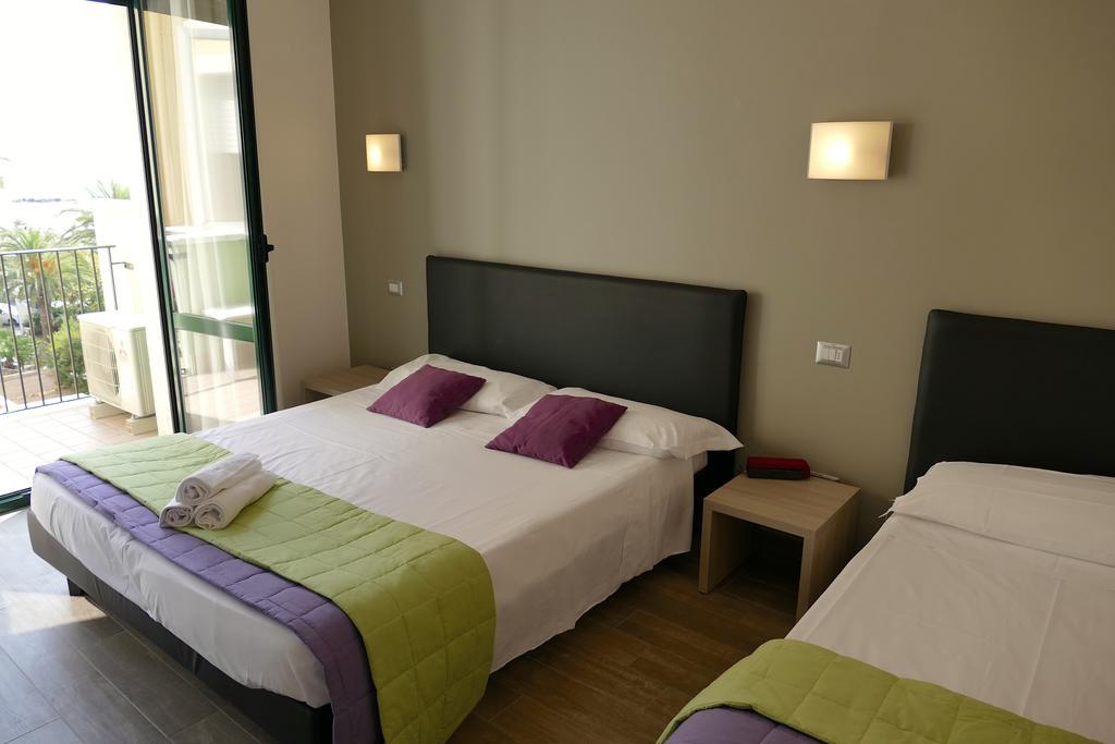 Hotel Desiree ซัน เบเนเดตโต เดล ตรอนโต ภายนอก รูปภาพ