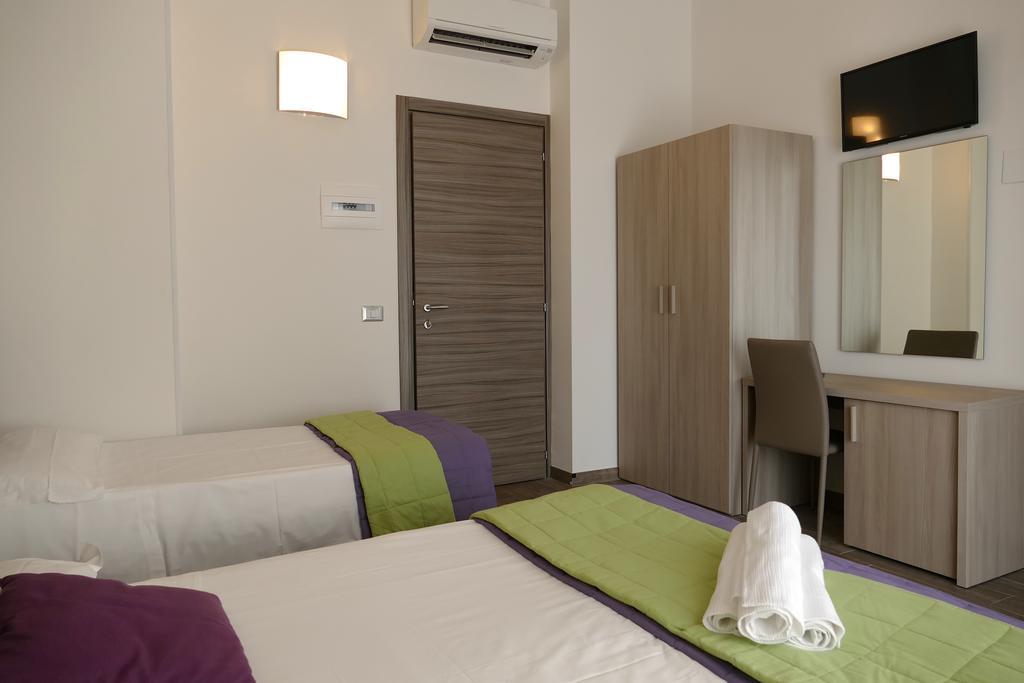 Hotel Desiree ซัน เบเนเดตโต เดล ตรอนโต ภายนอก รูปภาพ