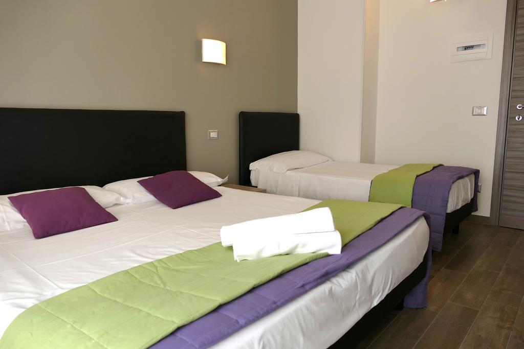 Hotel Desiree ซัน เบเนเดตโต เดล ตรอนโต ภายนอก รูปภาพ