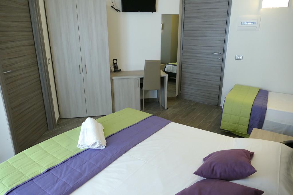 Hotel Desiree ซัน เบเนเดตโต เดล ตรอนโต ภายนอก รูปภาพ
