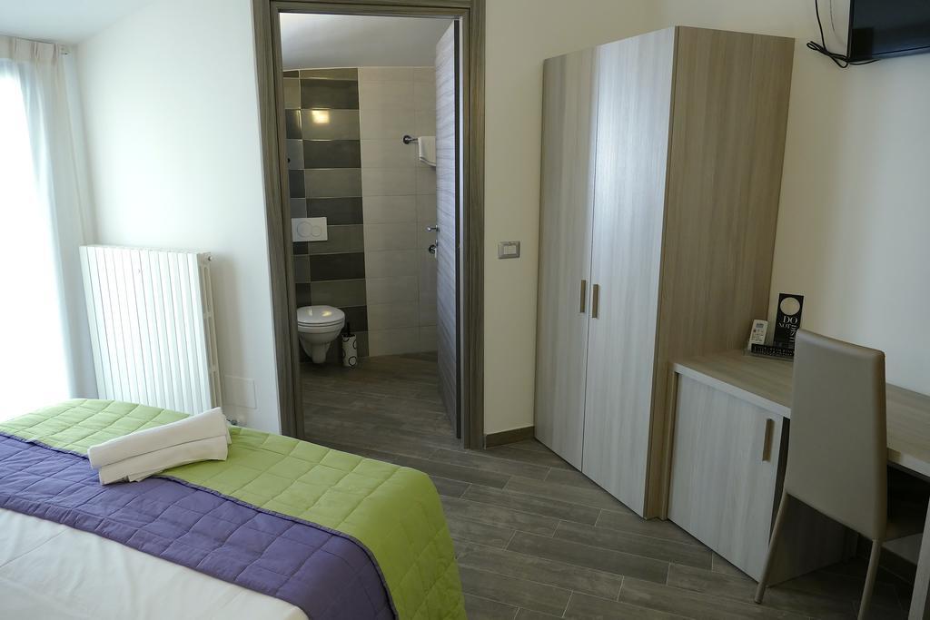 Hotel Desiree ซัน เบเนเดตโต เดล ตรอนโต ภายนอก รูปภาพ