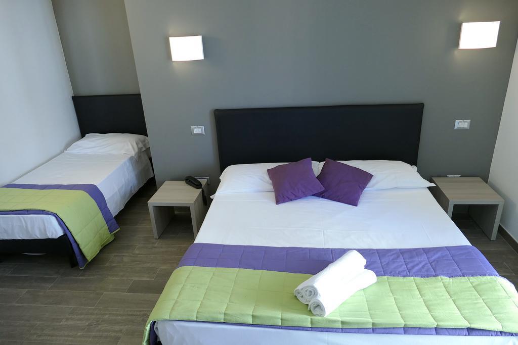Hotel Desiree ซัน เบเนเดตโต เดล ตรอนโต ภายนอก รูปภาพ