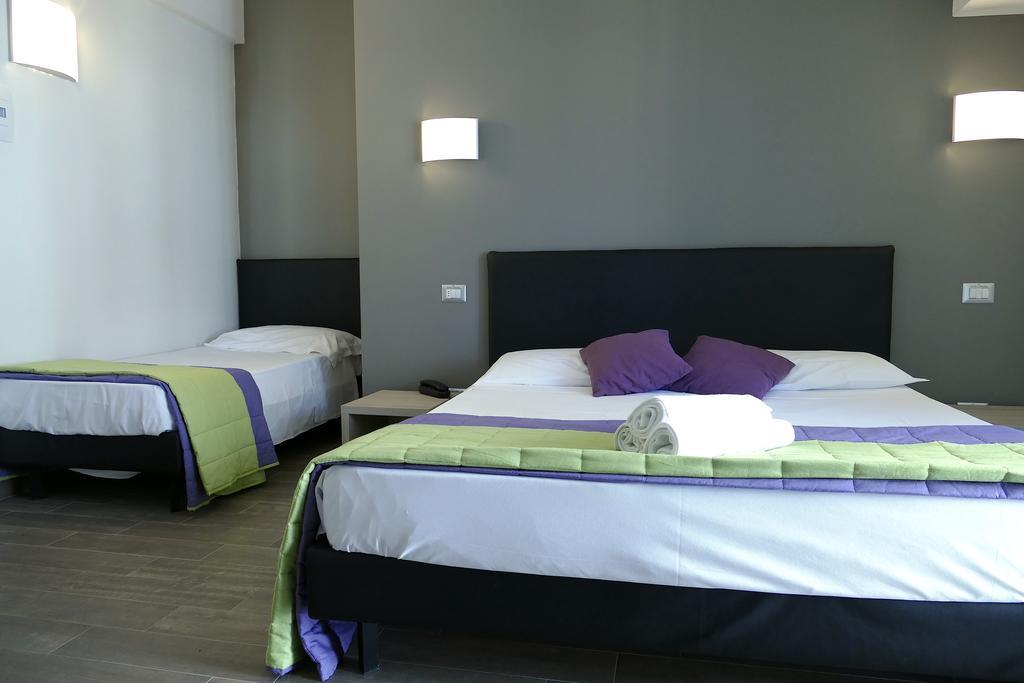 Hotel Desiree ซัน เบเนเดตโต เดล ตรอนโต ภายนอก รูปภาพ