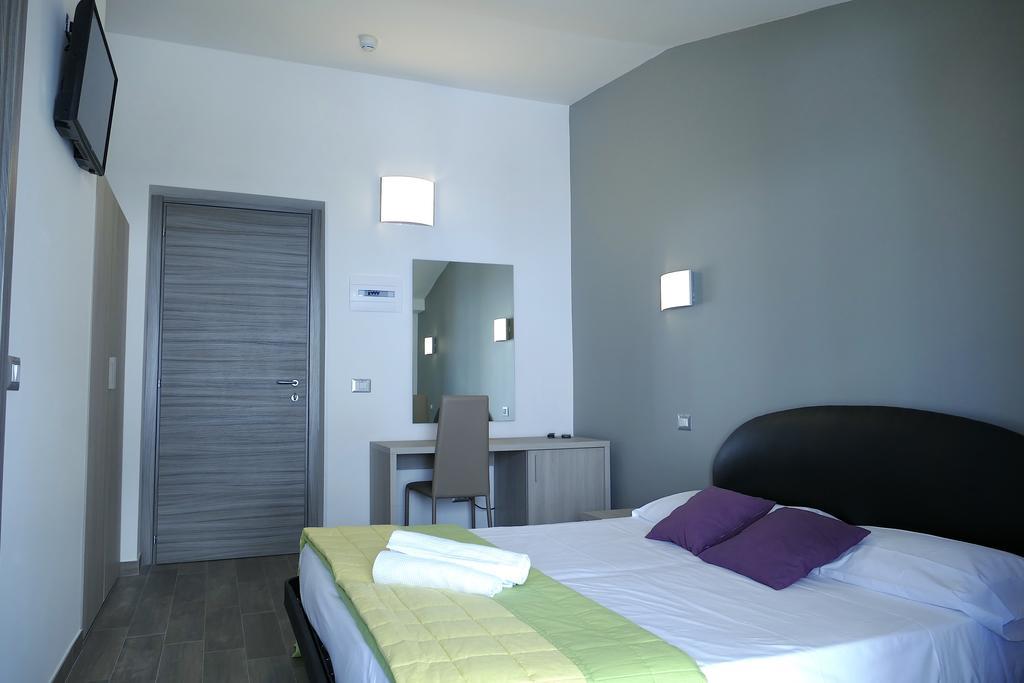 Hotel Desiree ซัน เบเนเดตโต เดล ตรอนโต ภายนอก รูปภาพ