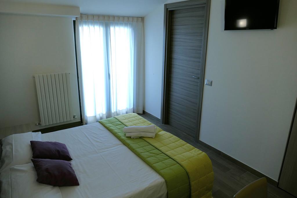 Hotel Desiree ซัน เบเนเดตโต เดล ตรอนโต ภายนอก รูปภาพ