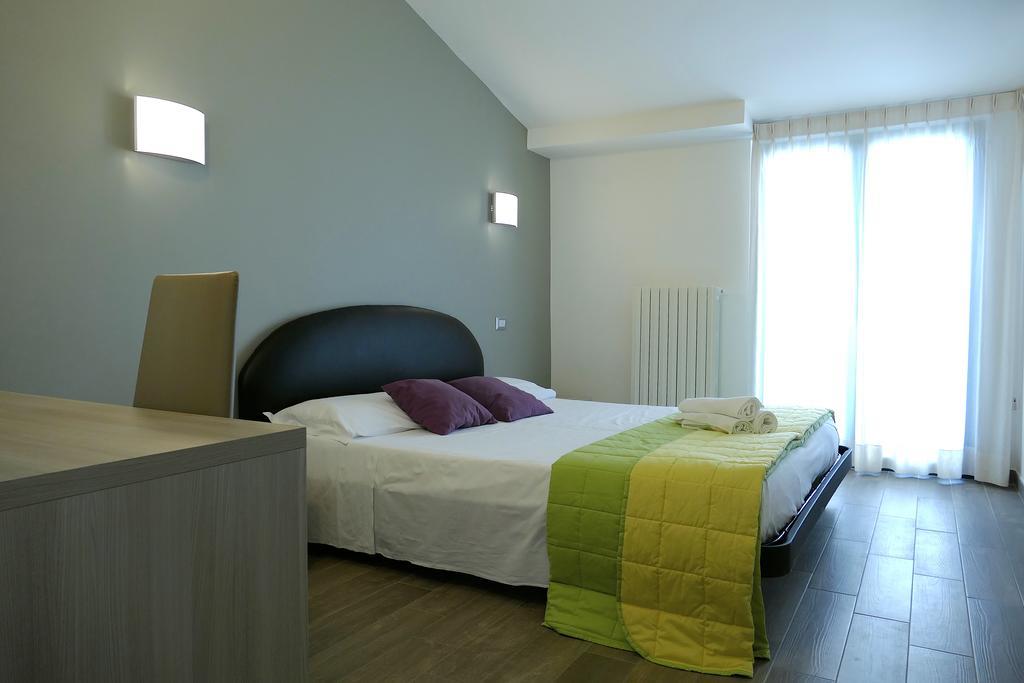 Hotel Desiree ซัน เบเนเดตโต เดล ตรอนโต ภายนอก รูปภาพ