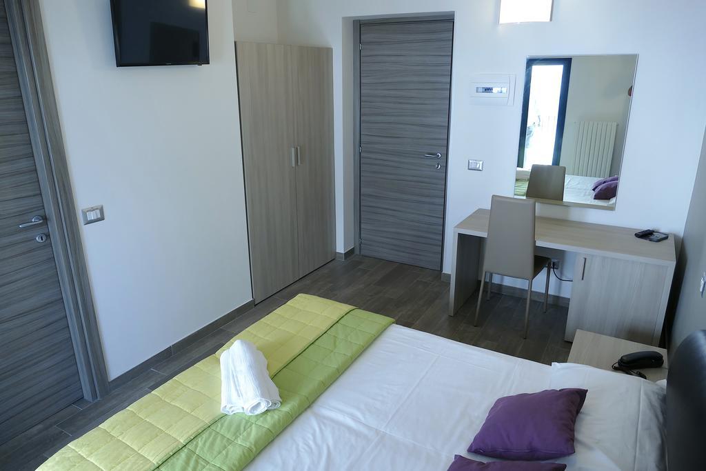 Hotel Desiree ซัน เบเนเดตโต เดล ตรอนโต ภายนอก รูปภาพ