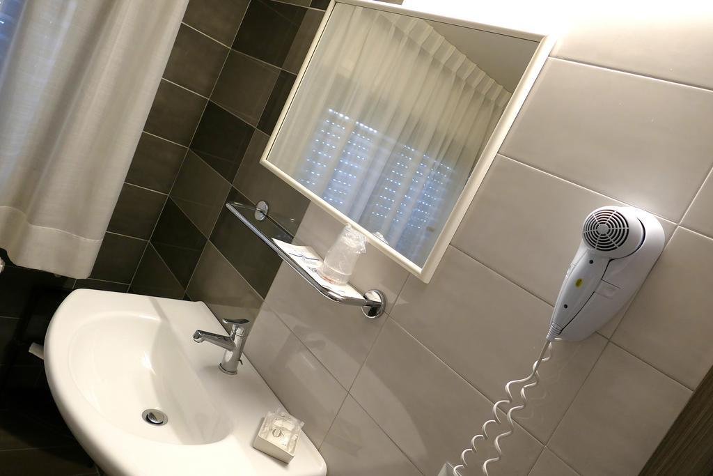 Hotel Desiree ซัน เบเนเดตโต เดล ตรอนโต ภายนอก รูปภาพ