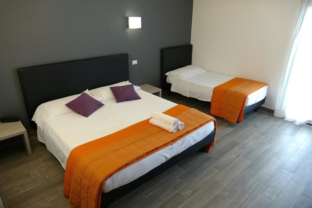 Hotel Desiree ซัน เบเนเดตโต เดล ตรอนโต ภายนอก รูปภาพ
