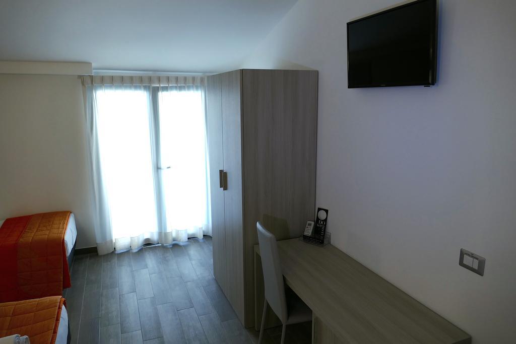 Hotel Desiree ซัน เบเนเดตโต เดล ตรอนโต ภายนอก รูปภาพ